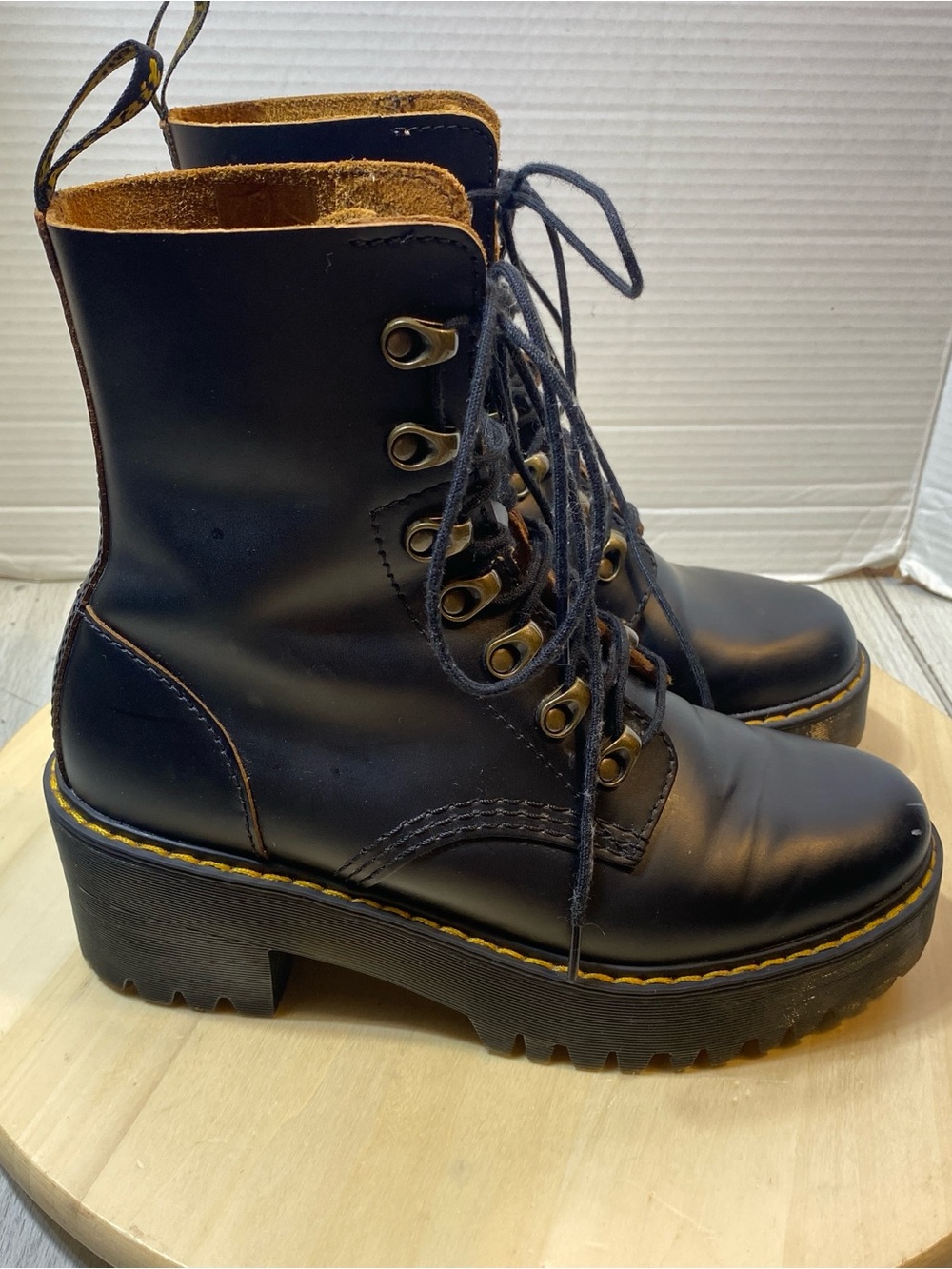 Dr.Martens Leona Black Vintage Smooth Leather Platform Heeled Boots Size 7